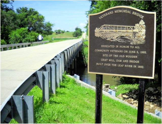 Veterans Memorial Bridge in Leaf River IL